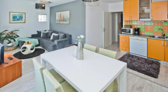 Апартаменты Comfort с 2 комнатами с балконом и с видом на море Apartments Tino