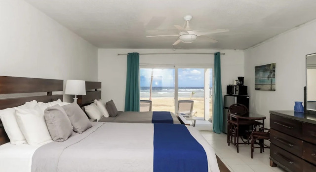 Четырёхместный номер Standard Palms Resort and Beach