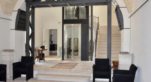 Palazzo della Torre 004 - Historical modern stay, Varaa Hotelli Bari Bari Province