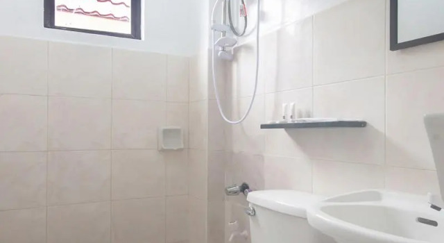 Двухместный номер Standard RedDoorz at Coco Grove Tourist Inn