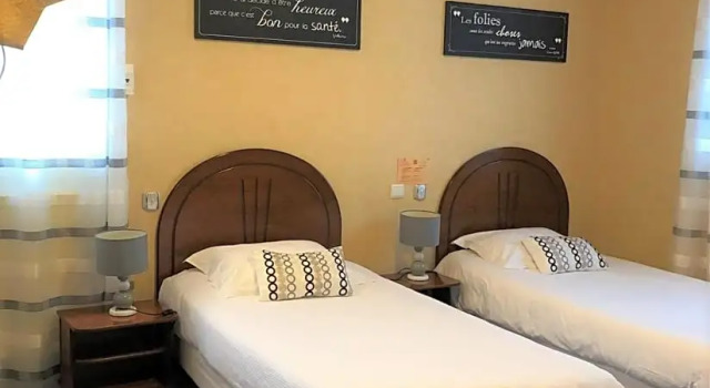 Двухместный номер Comfort Logis Auvhôtel