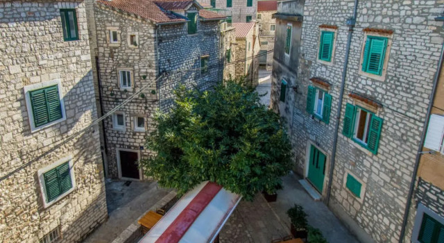 House Aleksa Anttola, Забронировать Отель Отели Шибеник с парковкой, рядом с Sibenik Town Museum, Парковка