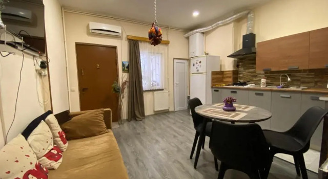 Downtown-home in the heart of old Tbilisi, Забронировать Отель Мтацминда Тбилиси, рядом с Концертный зал Тбилиси