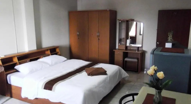 River Hotel