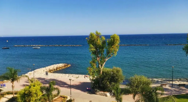 Двухместный номер Standard с балконом и с видом на море Lovely Seafront Place on 1st line with Sea&Mountain view in Green Peaceful GalatexComplex