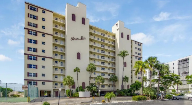 Terra Mar 502, 2 Bedroom, Sleeps 6, Gulf Front, Elevator, Heated Pool, Забронировать Отель Отели Fort Myers Area с парковкой, Парковка