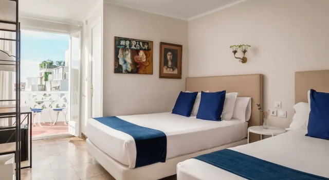 Трёхместный номер Standard с балконом Hotel Medium Romantic