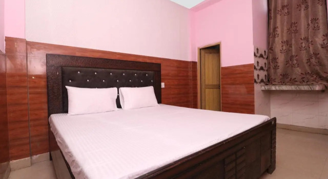 Oyo Flagship 701061 Hotel Arya, Prenota Hotel Chandīgarh Chandigarh Region