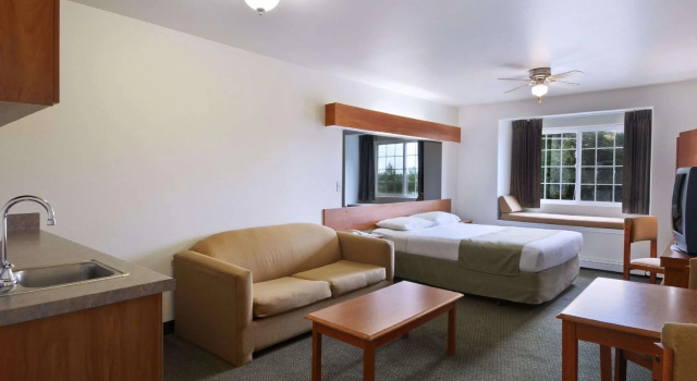 Doppel Suite Eagle River Microtel