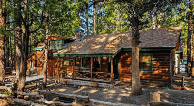 Коттедж The Nut House by Avantstay Wooded Cabin + Game Room + Arcade + Foosball Near Big Bear Lake + Bear Mountain + Village Shops