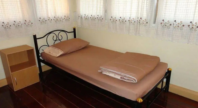 Baan Sathorn Backpacker Hostel, Rezervovat Hostel Hostely v Central Thailand, Hostel