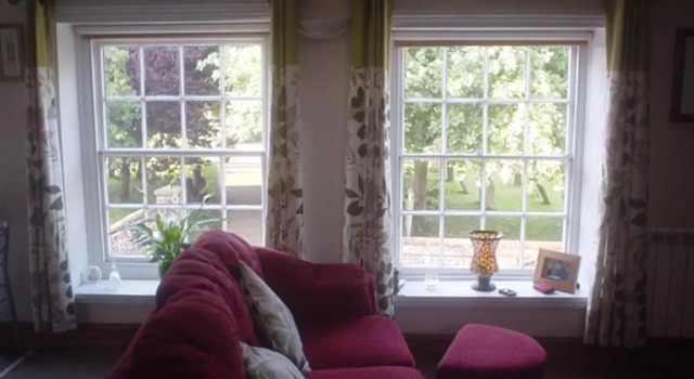 Stylish Historic Apartment - Sleeps 3 & Parking, Book Apartment Stalham The Broads