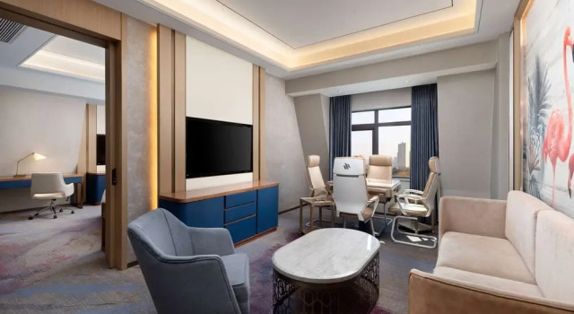 Двухместный люкс Luxury Ramada by Wyndham Zhumadian West Station