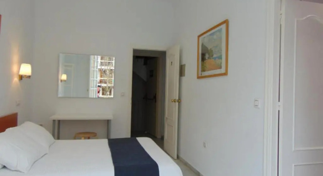 Двухместный номер Standard с балконом Hostal El Cairo