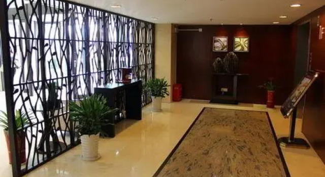 Home Inn Hongqiao Airport - Shanghai, Varaa Hotelli Changning 