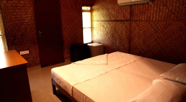 Savithri Inn Bamboo Cottages & Resorts