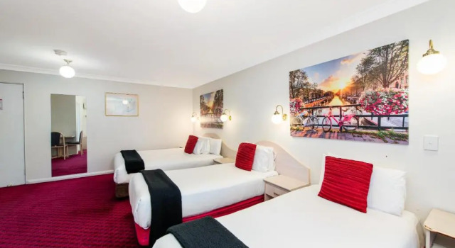 Семейный номер Standard Golden Age Motor Inn