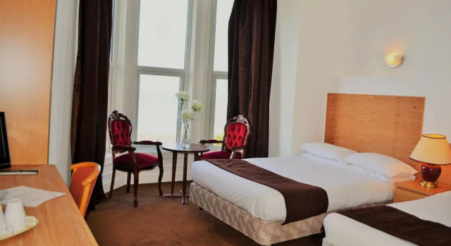 Трёхместный номер Standard с частичным видом на море Four Saints Brig Y Don Hotel