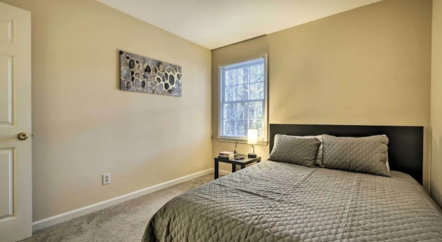 Коттедж Raleigh Home Near Dining + Shops