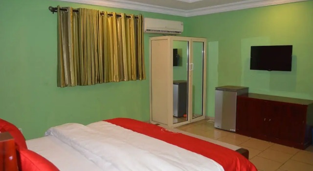 OGA 813 Hotel, Book Hotel Ikeja 