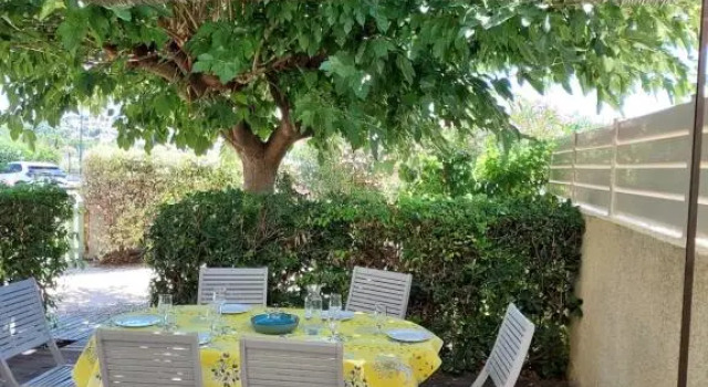 Charmante maison Leucate avec garage, accès direct à la plage, Book Hotel Hoteller i Corbières med parkering, Parkering