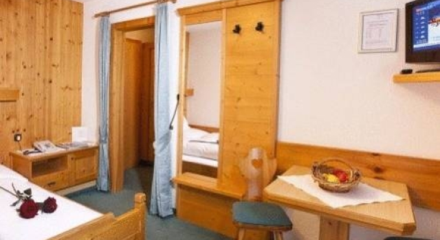 Pension Jaqueline, Rezerwuj Hotel Hotele w Tyrol z parkingiem, Parking