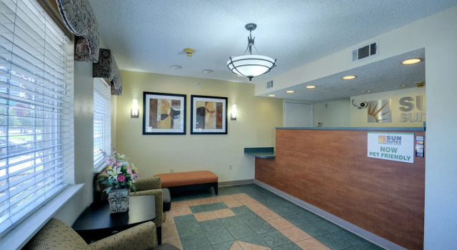 InTown Suites Extended Stay Houston TX - Westchase, Забронировать Отель Вестчейс Хьюстон, рядом с Уэстхеймер-Роуд