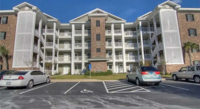 Magnolia Pointe 305-4820 Condo