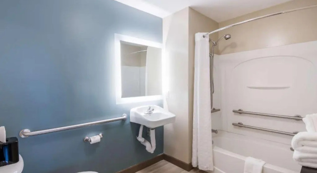 Четырёхместный номер Standard Sleep Inn & Suites Columbus near Fort Benning