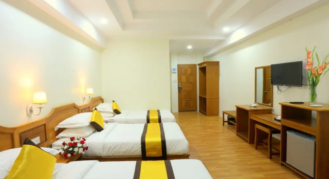 Трёхместный номер Deluxe с 3 комнатами Glorious Monywa Hotel