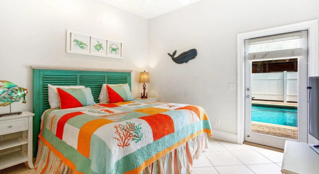 5414 Gulf Drive by Forehand Rentals, Book Feriehus Hoteller i Lower Grand Lagoon med parkering, Parkering