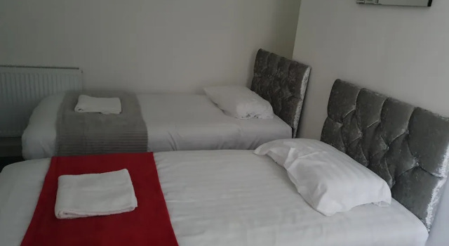 Deluxe Three bed Suite in Liverpool City Center, Забронировать Отель Ливерпуль Мерсисайд, рядом с Harold Cohen Library