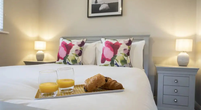 Elliot Oliver Cotswold Style 4 Bed House