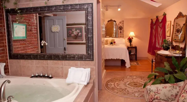 Номер Deluxe Main Street Inn