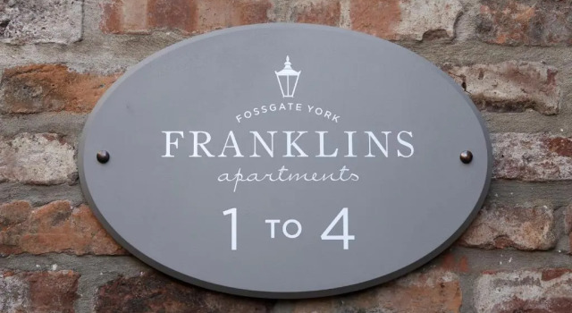 Студия Franklins Apartments