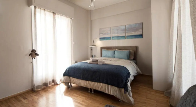 EL GRECO bright, airy penthouse in trendy Petralona