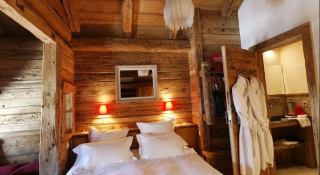 Hôtel Le Vieux Chalet, Забронировать Шале Ла-Клюза Лыжный курорт на озере Анси
