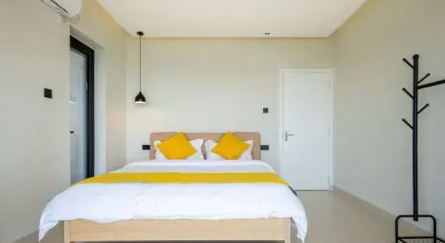 Шестиместный люкс с 2 комнатами с балконом и с видом на море Sea Breeze・Seaview Homestay (Yemeng Promenade, Sanya Bay Branch)