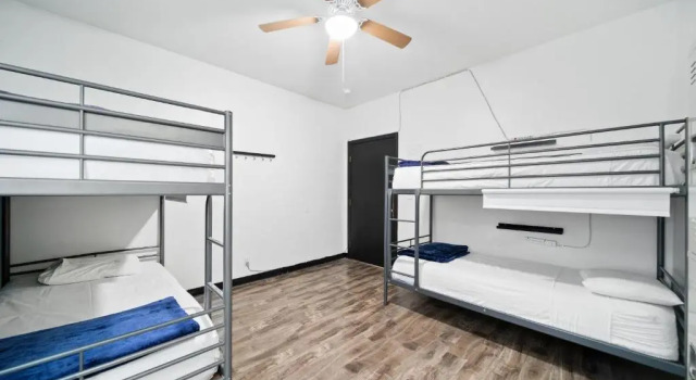 Кровать в общем номере Samesun Hollywood Hotel & Hostel