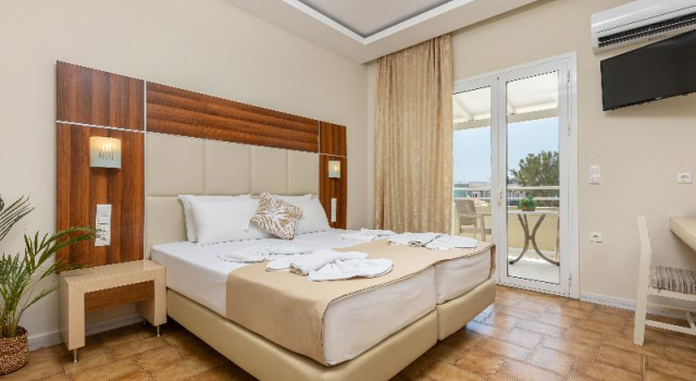 Номер Superior с балконом Esperia Hotel