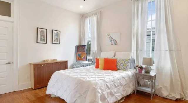 Freret Apartments near Streetcar & Tulane, Забронировать Апартаменты/квартира Отели Нового Орлеана с парковкой, рядом с Ochsner Baptist, Парковка
