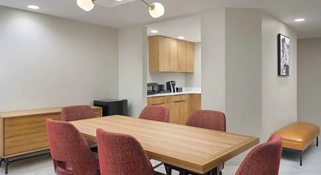 Двухместный люкс Presidential Embassy Suites by Hilton Hampton Convention Center