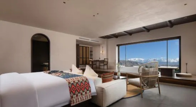 Люкс East Search Culture Hotel (Tashan Pamir Tourist Area Qishi Square Branch)