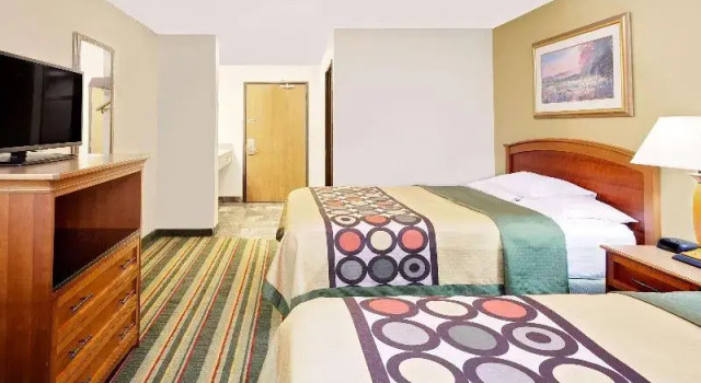 Четырёхместный номер Standard Super 8 by Wyndham Mt. Pleasant