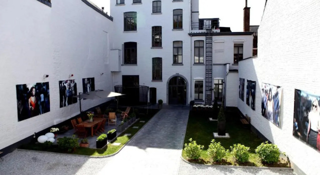 B&B N°5, Забронировать Отель Льеж Pays de Liège, рядом с Королевская опера Валлонии