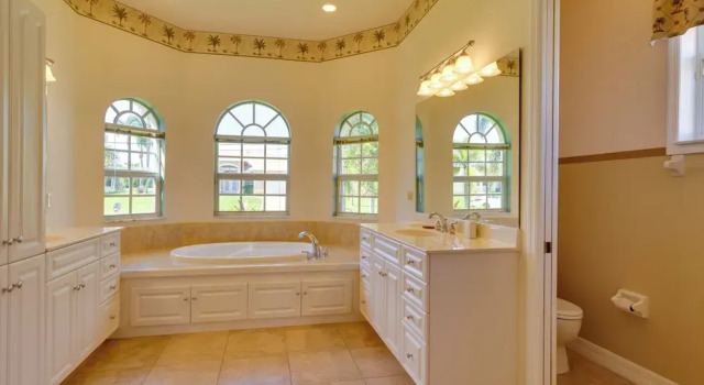 WFH and Relax by Pool Chic Cape Coral Villa, Забронировать Вилла Виллы Кейп-Корал, Вилла
