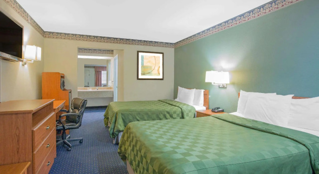 Четырёхместный номер Standard Days Inn by Wyndham Nacogdoches/SFA University/Downtown