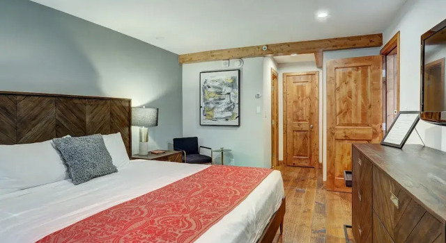The Lodge at Vail 2 BR Condo in the Heart of Vail by RedAwning, Забронировать Апарт-отель Отели Вейл с бассейном, Бассейн