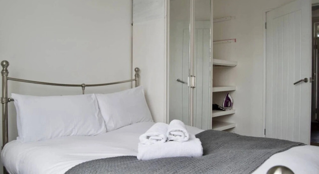 Bright and Spacious 2 Bedroom Flat off of Hackney Road