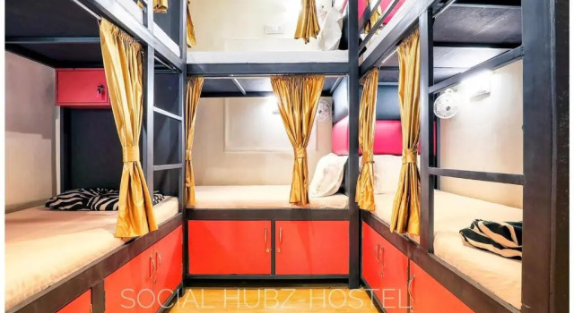 Кровать в общем номере (мужской номер) The Hubz Hostel